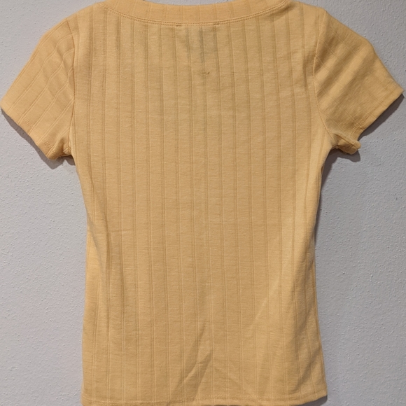 *10/$10* Forever 21 Yellow Ribbed Scoop neck Tee - Size Small - Picture 3 of 3